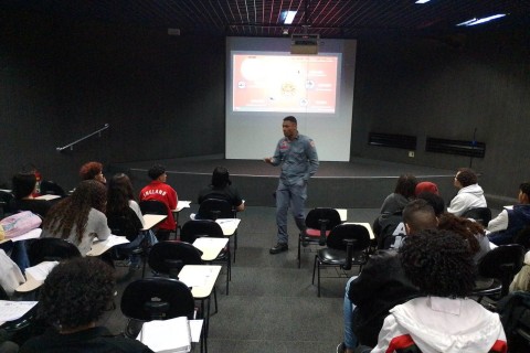 Projeto internacional P.A.R.T.Y. reúne alunos de escola estadual do Jardim Cumbica
