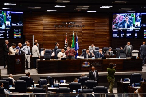 Câmara aprova um projeto e três decretos legislativos