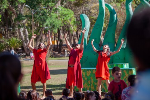 Fracalanza recebe espetáculos gratuitos do projeto Teatro nos Parques