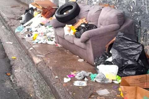 Prefeitura remove descarte irregular na Vila Rio e no Jardim Flor da Montanha