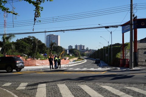 Prefeitura entrega nova avenida que vai desafogar o trânsito na região do Parque Renato Maia