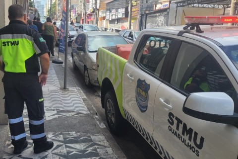 Agentes de trânsito recuperam veículo furtado e devolvem ao proprietário