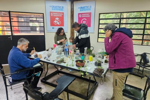 Oficina de Terrário reúne público em pleno feriado no Centro de Educação Ambiental Virgínia Ranalli