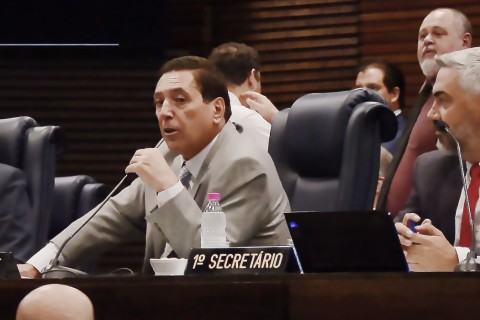 Em sessões extraordinárias, vereadores aprovam dois projetos da Prefeitura