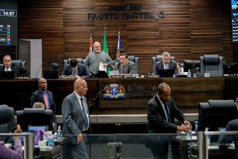 Câmara aprova Semana Maria da Penha vai à escola e projeto sobre Força Jovem Universal